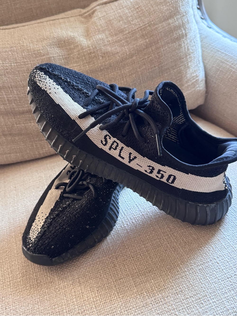 2022 adidas Yeezy Boost 350 V2 'Oreo' size 10 %100 authentic